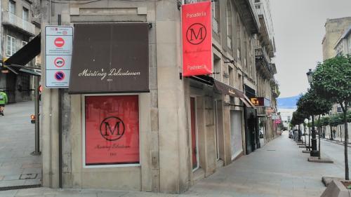Martínez Delicatessen